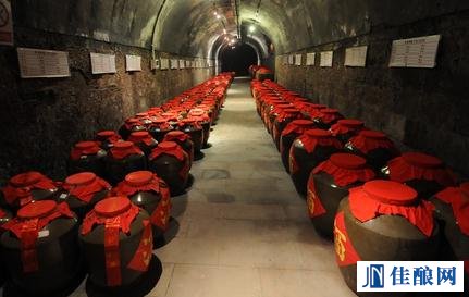 白酒储存老熟靠什么?洞藏和人工催熟靠不靠谱